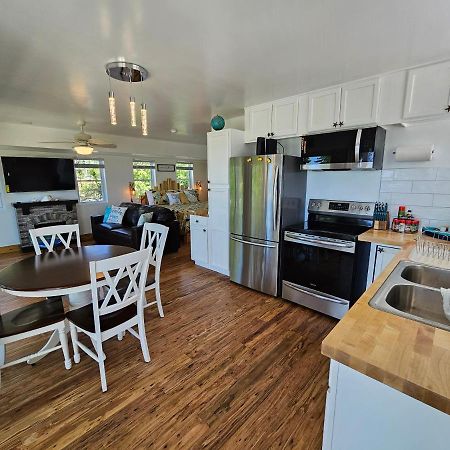 Tree-Top Lake-Front Cottage Madison Екстериор снимка